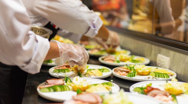 ¿Cómo organizar un evento en un hotel?