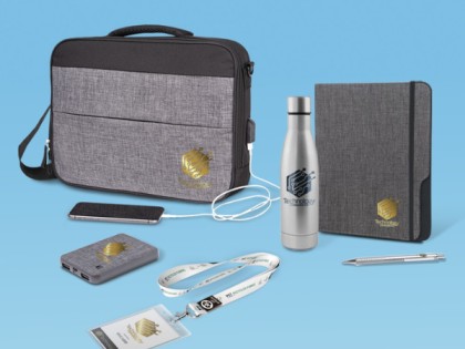 Welcome kit con portadocumentos y bolígrafos reciclados de Design Bags