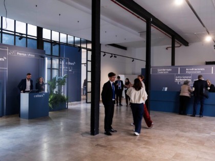 Decoración escenográfica para evento empresarial a cargo de Estudi Ferran Sendra