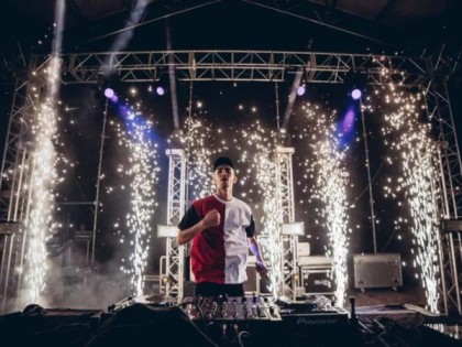 Escenario decorado con efectos visuales sostenibles de Eutópica