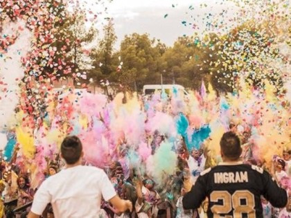 Decoración hinchable personalizada para evento corporativo por Eutópica