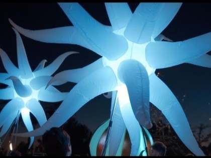 Ambiente festivo con burbujas en boda decorada por Eutópica