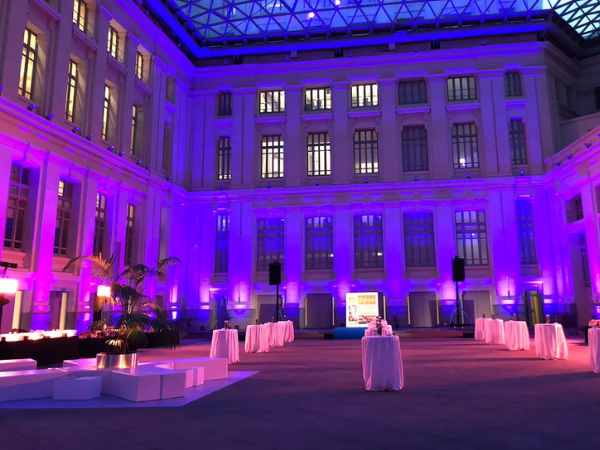 Exposiciones AV Medios