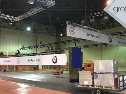 Señalética creativa para feria comercial producida por Grafidec