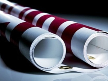 Vinilo decorativo personalizado instalado en escaparate por MARK2