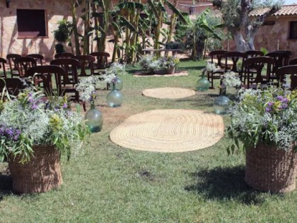 Montaje de carpas decorativas para eventos al aire libre