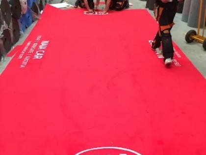 Moqueta velour de alta gama para eventos corporativos y galas