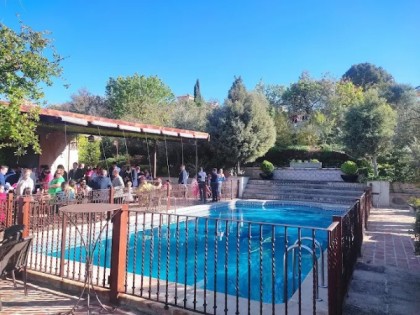 Cata de vinos en bodega propia del Cigarral Santa María en Toledo