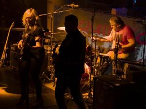 Show en vivo de Beer Band Theory mezclando Metallica con ritmos flamencos en evento exclusivo en Sevilla