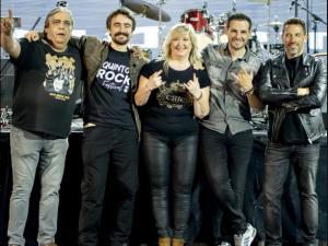 Baterista de Beer Band Theory en pleno solo durante actuación en vivo