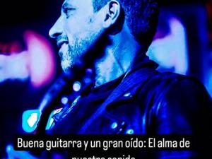 Cantante y guitarrista de Beer Band Theory en concierto en Sevilla capital