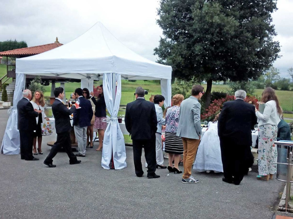 Montaje de jaimas elegantes para bodas y celebraciones privadas