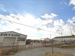 Montaje de gradas para espectáculo o festival al aire libre