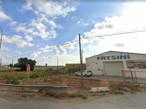 Zona de catering dentro de carpa equipada para evento social