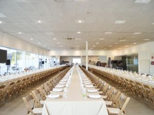 Design of customized environments for meetings and conventions