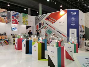 Modular stand design with custom branding for global companies