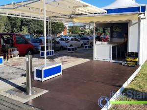 IBERSTAND's technical team assembling an aluminum structure for the congress.