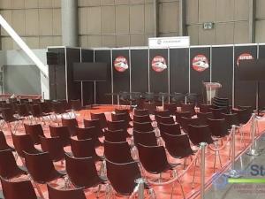 Assembly of a modular booth for an open-air book fair in Madrid