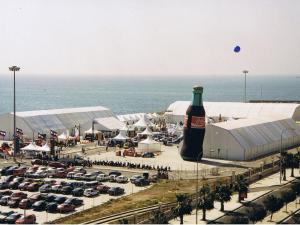 Detachable catwalk with lighting system for fashion events