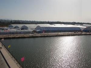 Assembly of a heated polygonal tent for an institutional event