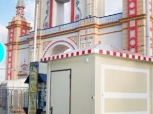 Módulo prefabricado REMSA utilizado como oficina temporal en obra de construcción