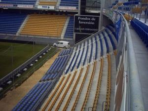 Romian fabricando tarima personalizada en su sede de Los Palacios, Sevilla
