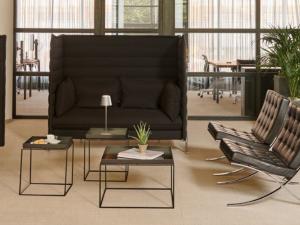 Equipo audiovisual de Party.Rent capturando evento con cámara y dron profesional