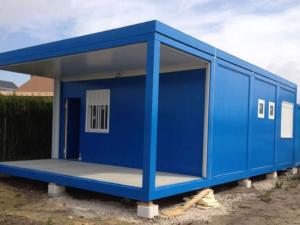 Instalación de baños portátiles Tobelem en evento al aire libre en Andalucía