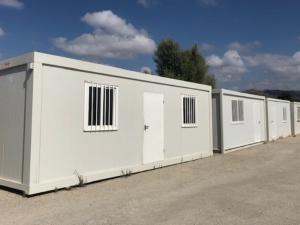 Equipo técnico de Tobelem realizando mantenimiento higiénico de sanitarios químicos