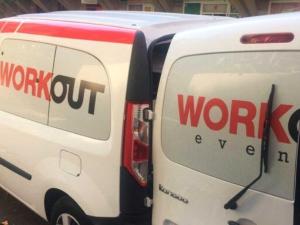 Azafatas y promotoras para eventos corporativos y ferias en España