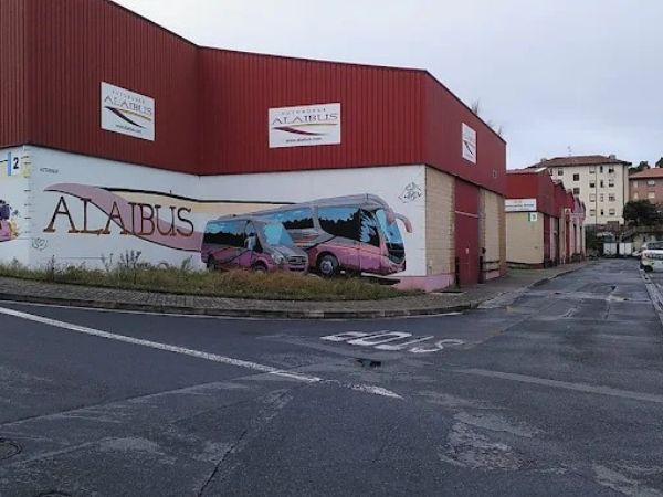 Alaibus: Flota de Vehículos Modernos y Seguros para Transporte de Viajeros