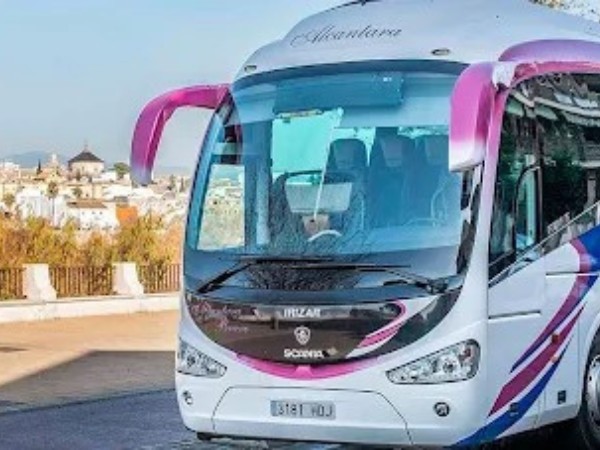 Autocares Alcántara: Servicios de Transporte para Agencias de Viajes
