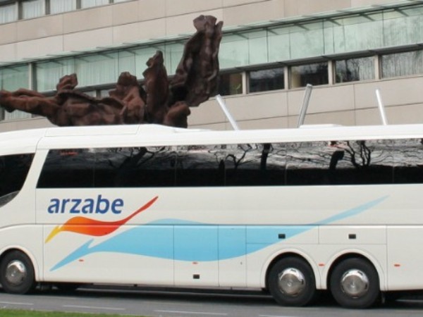 Autocares Azarbe: Transporte Seguro y Confiable para Eventos y Viajes