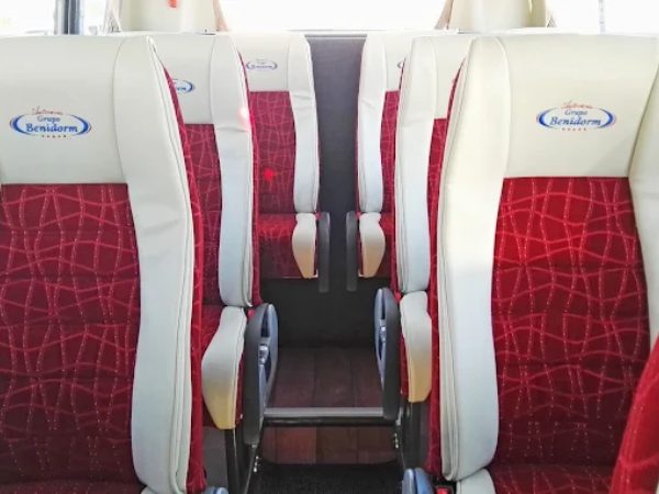 Autocares Grupo Benidorm: Presupuesto Personalizado para Alquiler de Autobuses