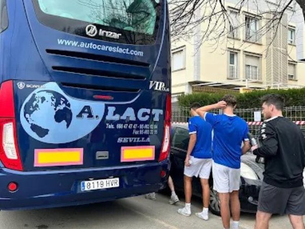 Autocares LACT: Transporte Adaptado para Personas con Movilidad Reducida