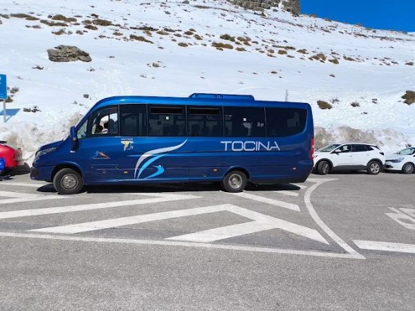 Autocares Tocina: Servicios de Transporte en Granada y más allá