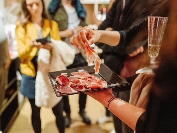 Tours de Tapas y Degustaciones Exclusivas en Sevilla con Devor Tours