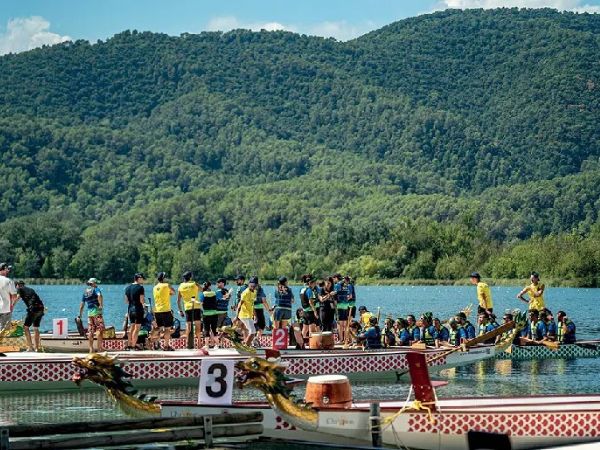 10. "Experiencias de Dragon Boat en Girona para Grupos y Empresas"