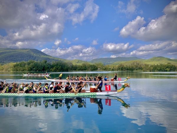 4. "Actividades de Team Building con Dragon Boat en Girona"