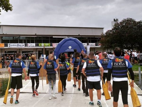 6. "Eventos Corporativos y Sociales con Dragon Boat en Girona"