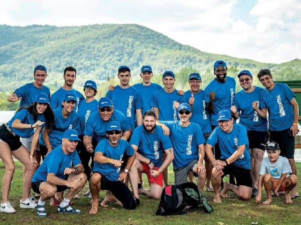 8. "Actividades de Dragon Boat para Empresas en el Lago de Banyoles"