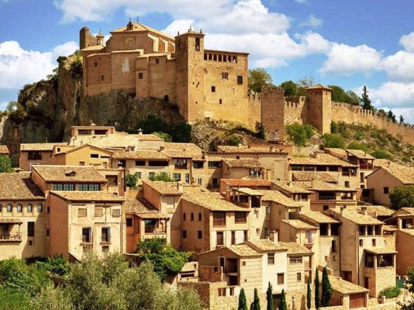 4. "Explora Ciudades y Pueblos de España con Escape The Town"