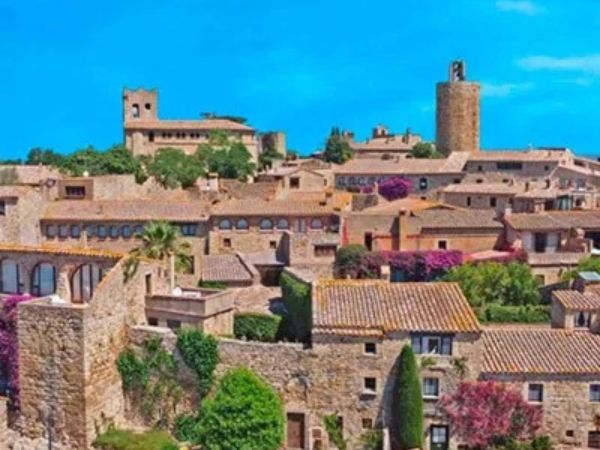 9. "Escape Room al Aire Libre y Competencias por Equipos con Escape The Town"