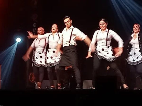 Alquiler de plataforma giratoria 360 para eventos inmersivos