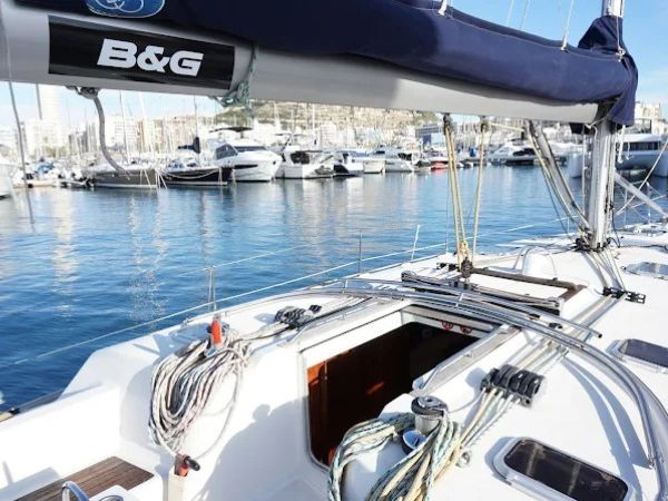 Actividades de Navegación y Aventura en el Mar Mediterráneo