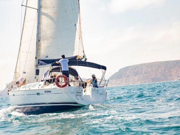 Ociovela: Eventos Corporativos y Celebraciones Privadas en Veleros