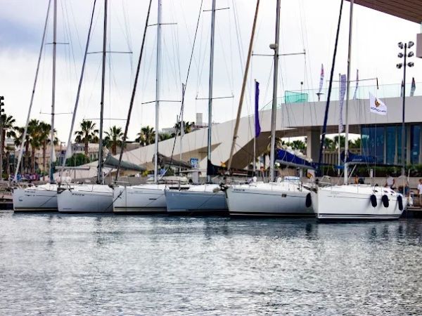 Quicksail: Regatas Corporativas y Actividades Náuticas Personalizadas