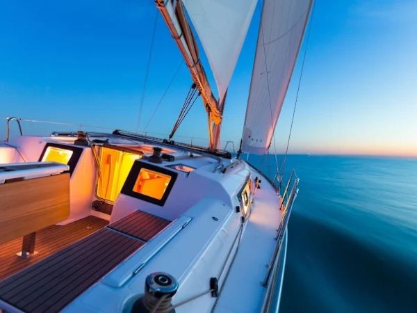 Eventos Corporativos y Team Building en el Mar Mediterráneo con Quicksail