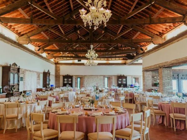 Viñedos Cigarral Santa María: Eventos Culturales y Temáticos en un Entorno Único