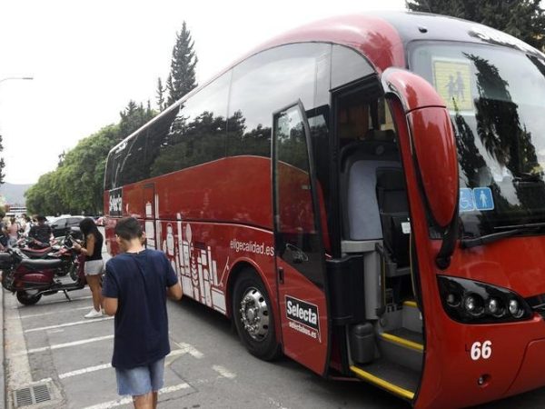 Autocares Ríos: Flota Moderna y Segura para tus Necesidades